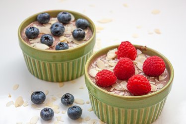 Pudín rápido de chocolate hecho con yogur