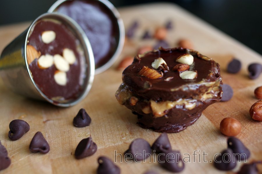 Vasitos de chocolate con relleno de mantequilla de maní