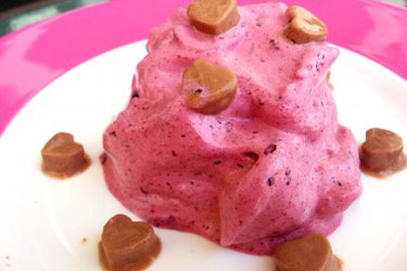 Mousse de frutas y proteína con gotas de yogurt