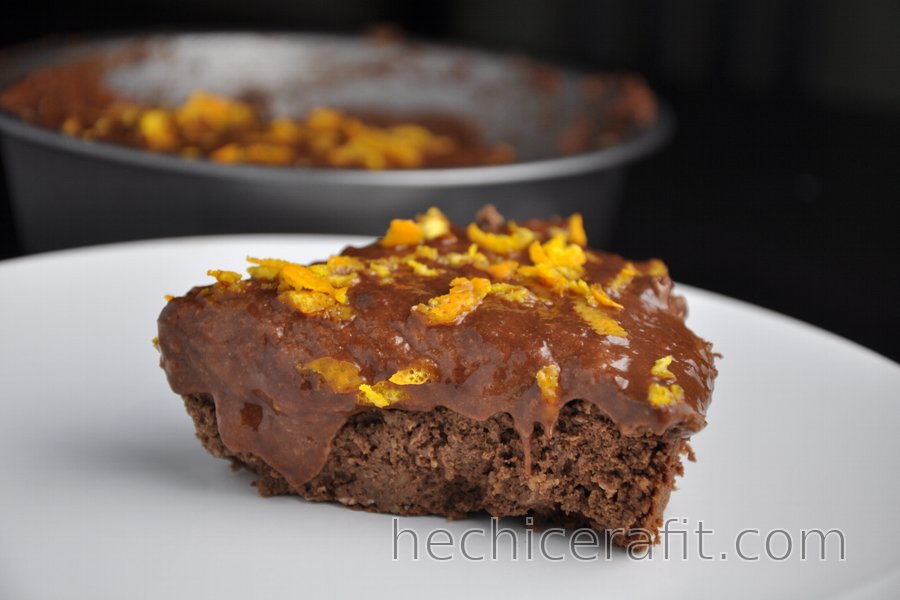 Pastel de garbanzo saludable con chocolate y naranja 