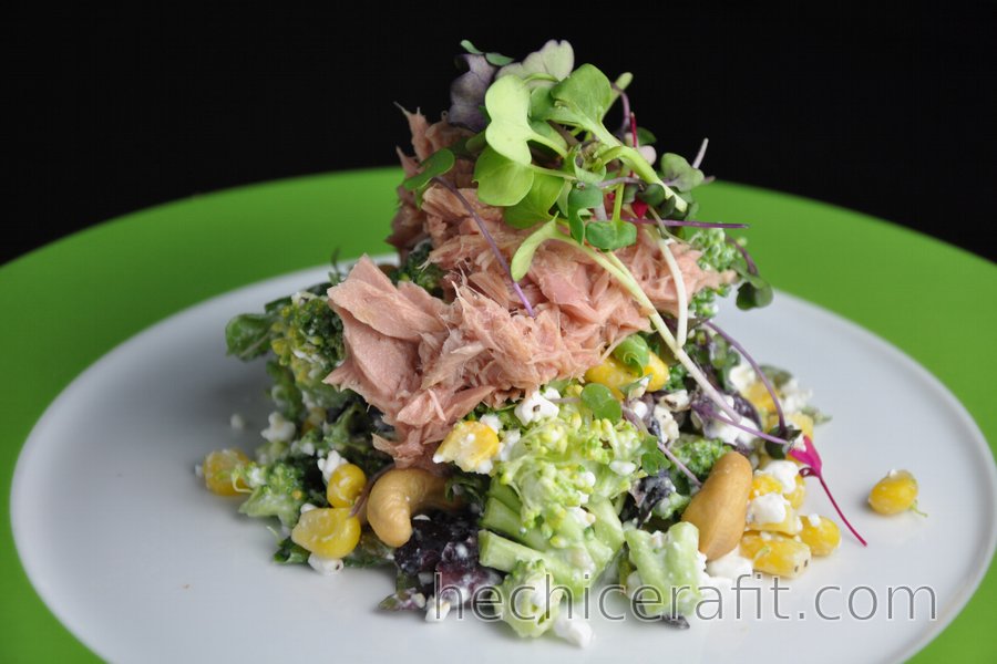 Ensalada Fit de Brócoli Con Queso Cottage, Atún y Maíz Ensalada Fit de Brócoli Con Queso Cottage, Atún y Maíz