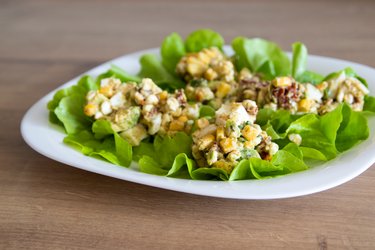 La Mejor Ensalada Saludable de Huevo y Aguacate