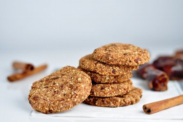 Sencillas galletas de avena y canela sin harina