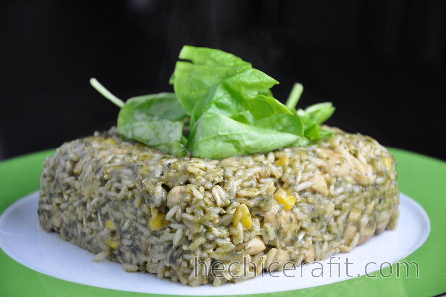 Risotto delicioso de pollo con espinacas