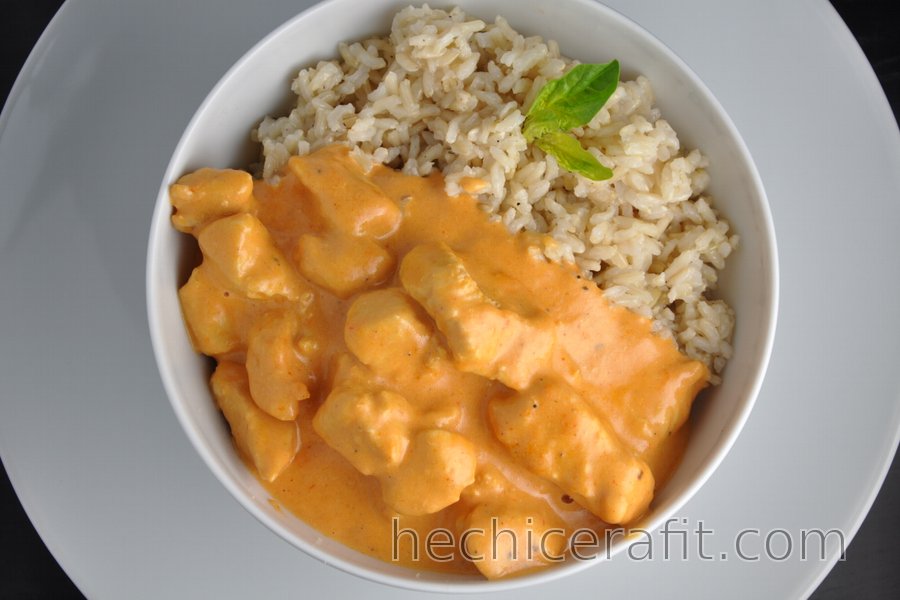 Pechuga de pavo en salsa de tomate cremosa Pechuga de pavo en salsa de tomate cremosa