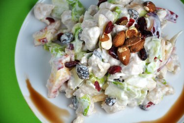 Ensalada deliciosa de fruta con pollo