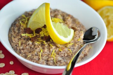 Perfecta avena con semillas de amapola y limón