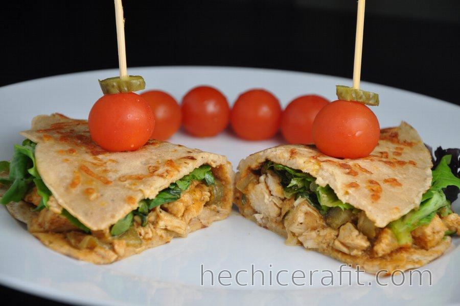 Stroganoff saludable de pollo en tortillas integrales caseras de queso |  