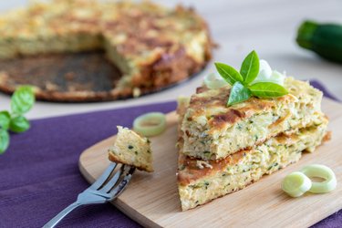 Tarta salada de calabacín con requesón saludable