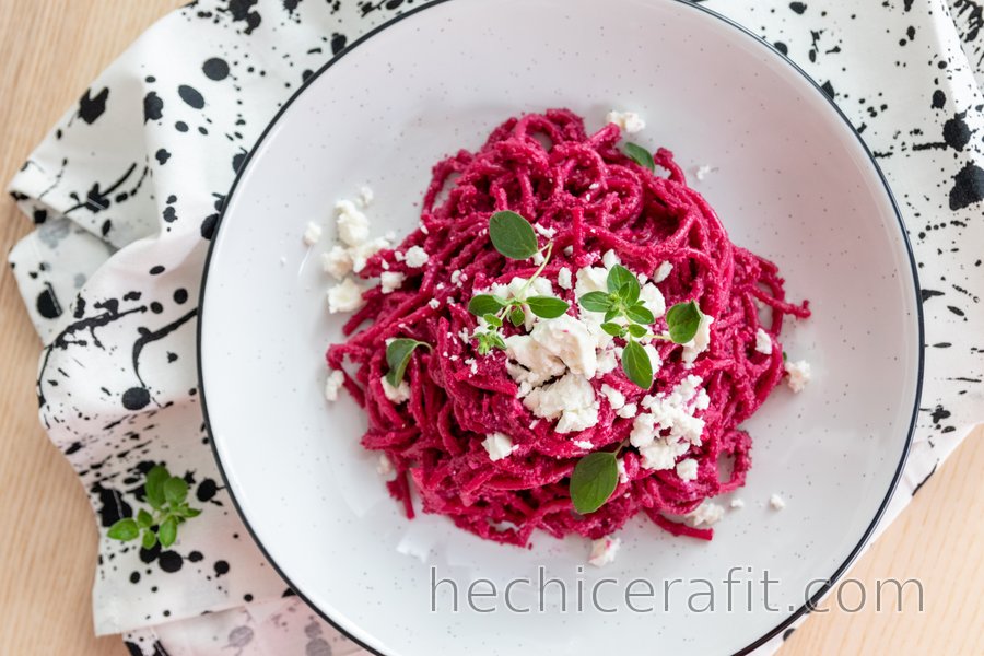 Sencilla pasta con pesto de remolacha