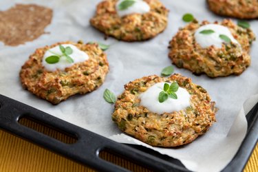 Buñuelos de calabacín con queso feta